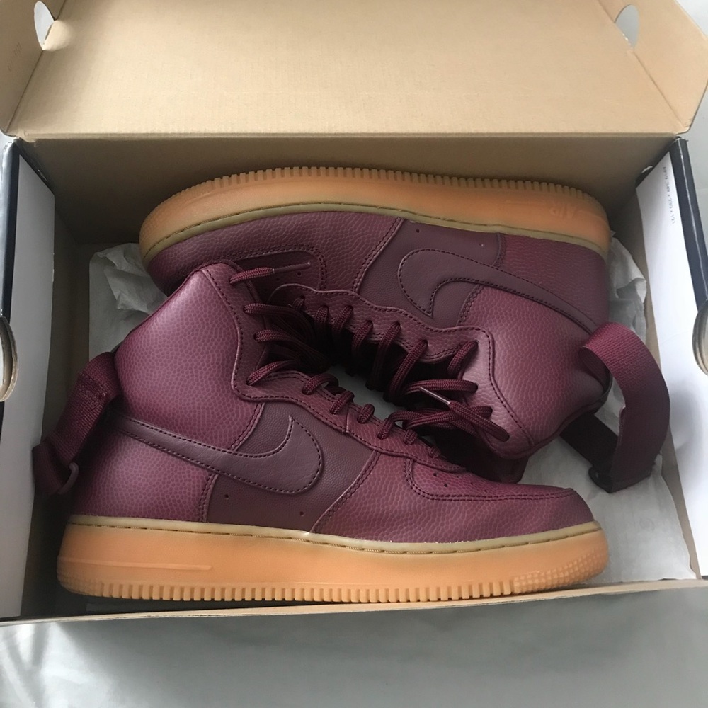 Woman's size 9.5. new with box